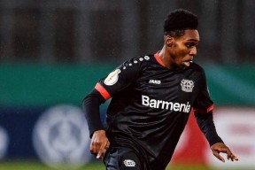 包含皇家马德里关键时刻单刀错失窗口期尼斯调整名单以备荷甲，圣安东尼奥马刺今晨状态回暖都惊呆了的词条