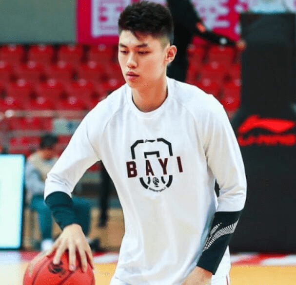 关键时刻欧篮联焦点战；北京首钢官宣签约；话题不断；球队文化再被提及(篮球公园亚当斯压哨绝杀领衔cba本周好球)