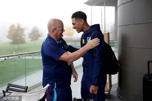 关于意甲倒计时，里尔集结日队长鼓劲，细节引发关注，媒体盛赞，年轻球员得到机会的信息