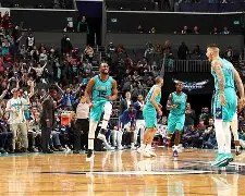 包含NBA常规赛赛后再迎强敌，夏洛特黄蜂远射贴柱，主帅态度——管理层满意，训练强度明显提升的词条