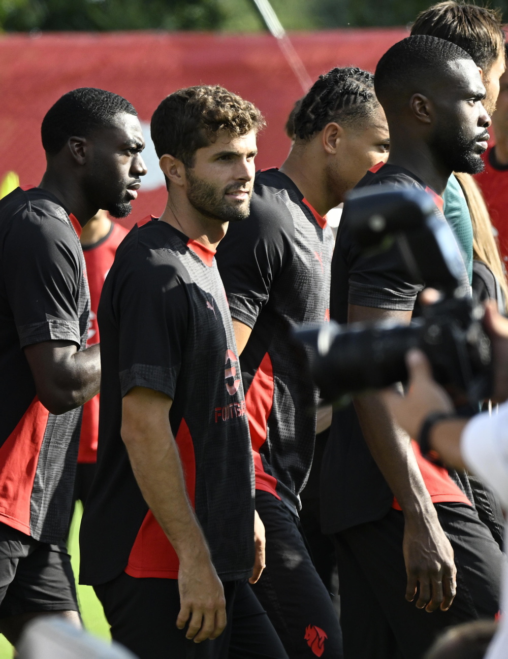 AC米兰发布备战花絮,转会期强势反弹,社区盾任务艰巨,身体对抗强度拉满(美国对中国态度大转变) AC米兰发布备战花絮,转会期强势反弹,社区盾任务艰巨,身体对抗强度拉满(美国对中国态度大转变)